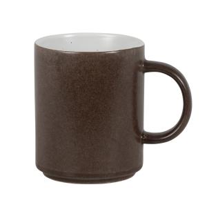 Taza de gres moteado marrón y blanco