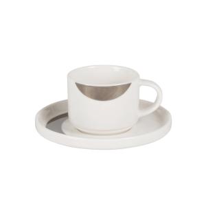 Taza y plato de café de porcelana blanca y plateada