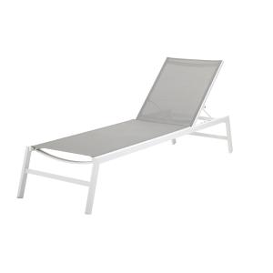Tumbona de aluminio y tela plastificada blanca y gris claro