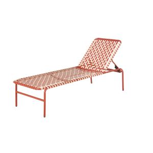 Tumbona de metal y resina color terracota y beige