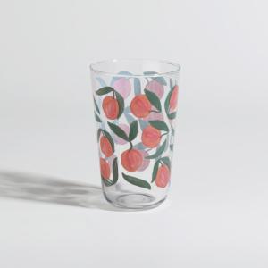 Vaso de vidrio transparente con melocotones
