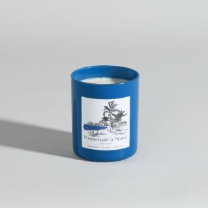 Vela perfumada en recipiente de vidrio azul y cera vegetal