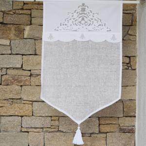 Visillo de lino blanco y bordados 45 x 70 cm
