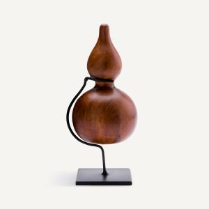 Figura decorativa de mango macizo sobre peana, Kalabashi