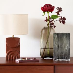 Jarrón de cristal ahumado estriado alt.21 cm, Anija